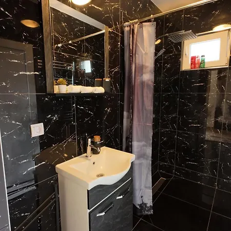 Mulen Ruz Simic 골루바츠