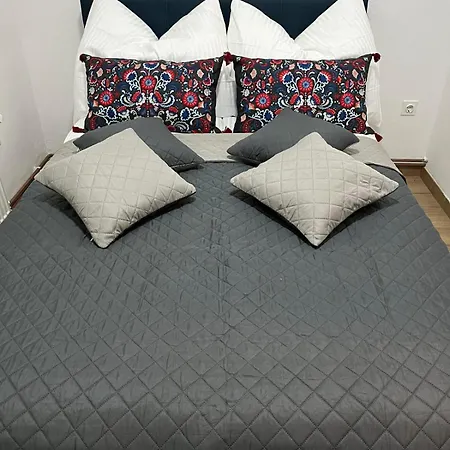 Mulen Ruz Simic * 골루바츠